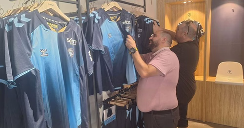 Nouveau maillot du HAC : "Bof bof, je m'attendais à mieux", les supporters tout de même au rendez