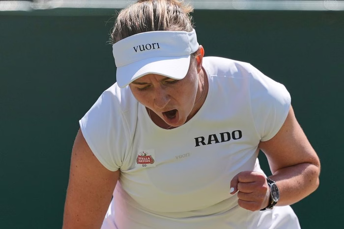 WTA Praga 2026: Krejcikova ai quarti senza problemi, Tararudee vince la battaglia con Bartunkova