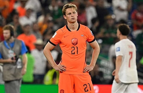 Barcelona confirma lesão grave do meio-campista Frenkie De Jong
