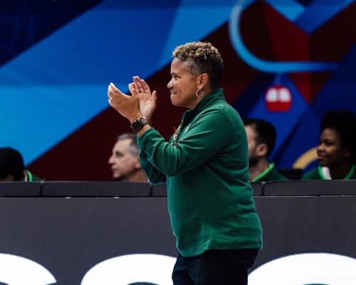 Pokey Chatman não é mais técnica da seleção feminina de basquete