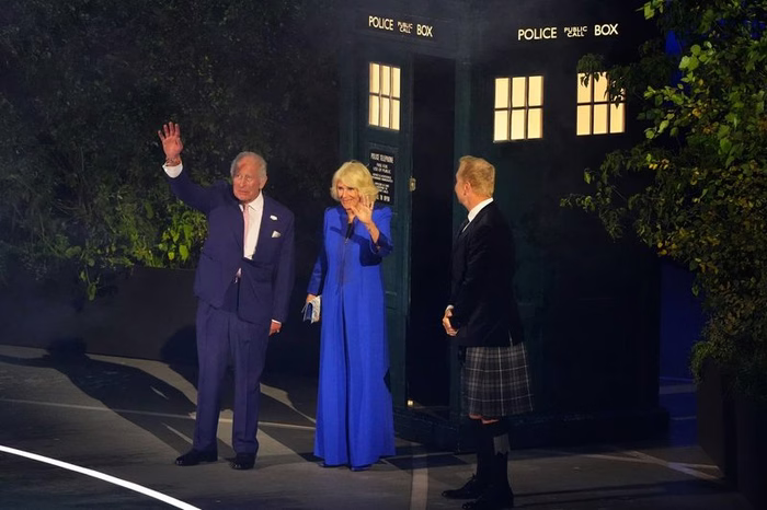 King and Queen arrive in Tardis as Commonwealth Games regenerate in Glasgow