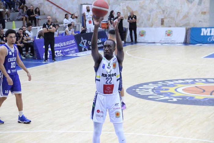 São José Basketball renova com ala-armador Dexter McClanahan