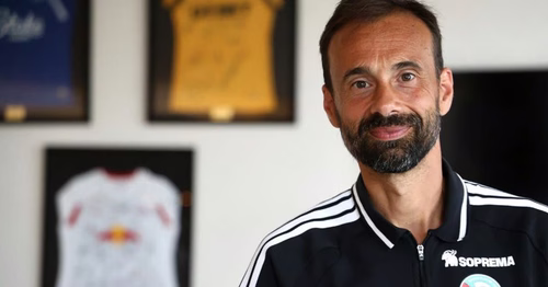 Ligue 1 Amateur de musique et de lecture, disciple de César Luis Menotti... Qui est Hugo Oliveira, le nouveau chef d’orchestre du Racing Club de Strasbourg ?