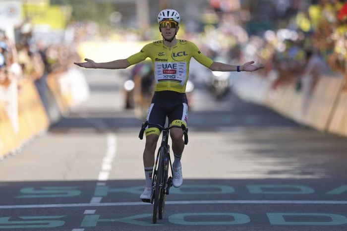 Pogacar pasa el antivirus en Alpe d’Huez y pulveriza el récord de Pantani