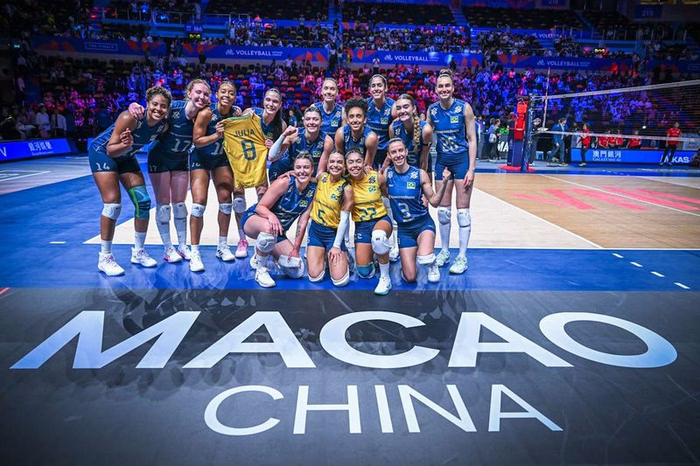 Júlia Kudiess se emociona com homenagem da seleção na VNL