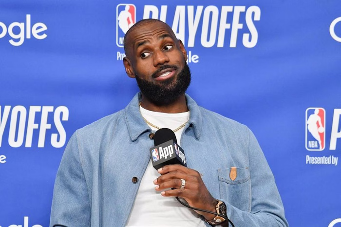 LeBron James joining Philadelphia 76ers for record-extending 24th NBA season