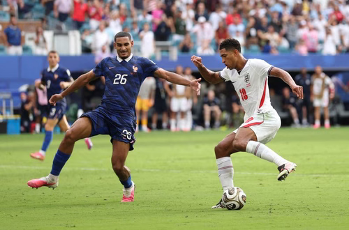 Chelsea acerta contratação de zagueiro francês que disputou a última Copa do Mundo