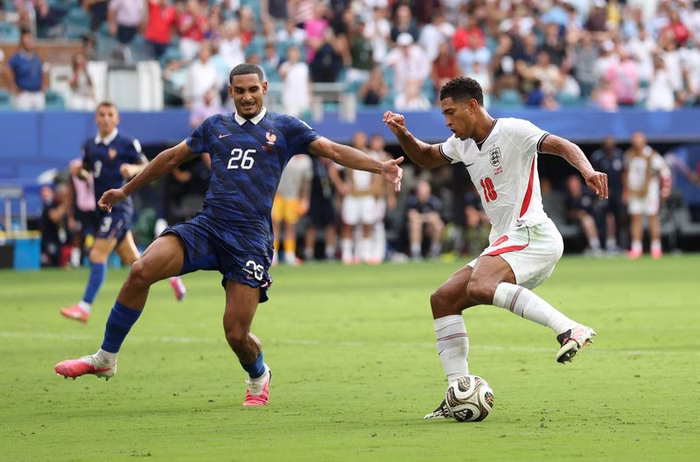 Chelsea acerta contratação de zagueiro francês que disputou a última Copa do Mundo