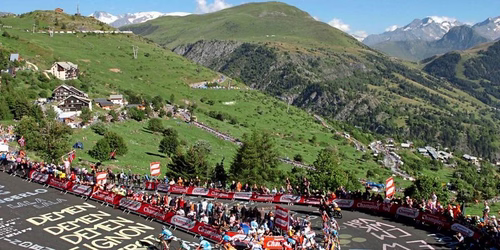 Zwischen Wahnsinn und Einsamkeit: Das doppelte Spektakel von Alpe d'Huez