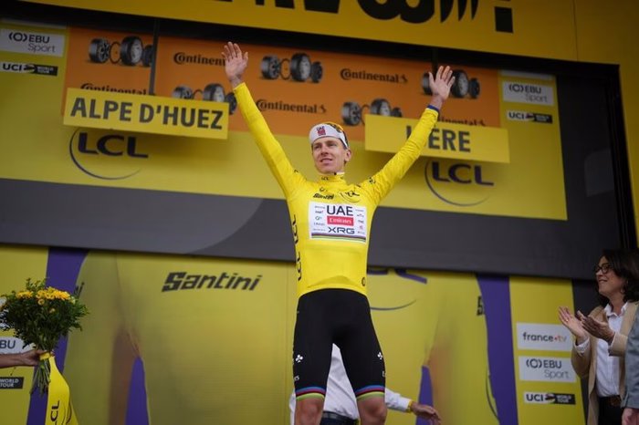 Tadej Pogacar ha agganciato le leggende a cinque Tour de France: i monumenti eguagliati e la provocazione di Armstrong