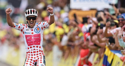 Carapaz se lleva una etapa reina trepidante en Alpe d'Huez