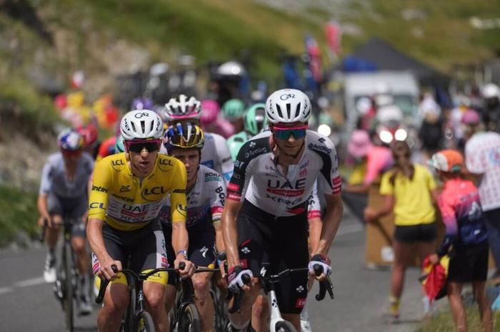 Cambia l’ultima tappa del Tour de France: nuovo percorso, km tagliati, salite di Montmartre e cos’è successo