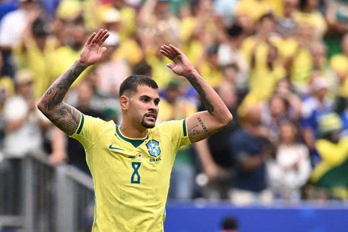 Técnico do Newcastle tem dúvidas sobre permanência de Bruno Guimarães no clube