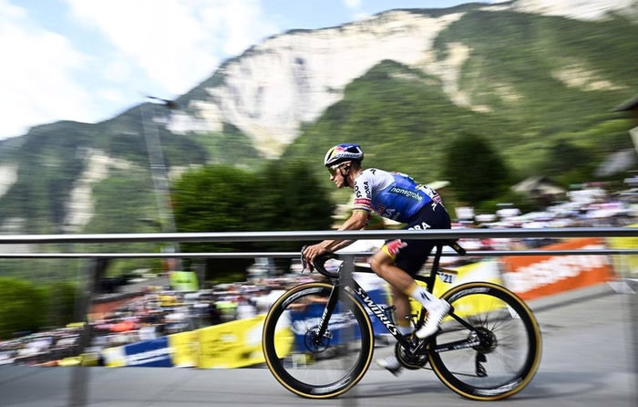 Tour de France : Les coureurs ont pris le départ de la 20e étape vers l’Alpe d’Huez