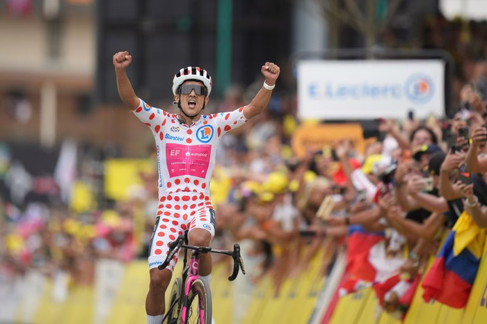 Pagelle Tour de France 2026: Kuss sbaglia, Carapaz ne approfitta. Evenepoel brillante