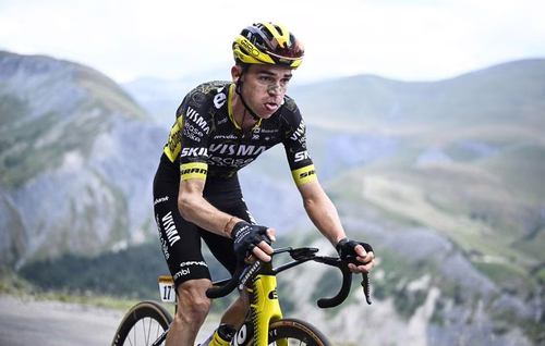 Tour de France : « Désolé pour ma famille qui regardait… » L’énorme frayeur de Kuss, tombé deux fois en une minute