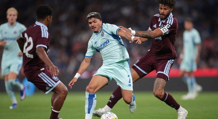 FC Porto vence Aston Villa no jogo de apresentação aos sócios