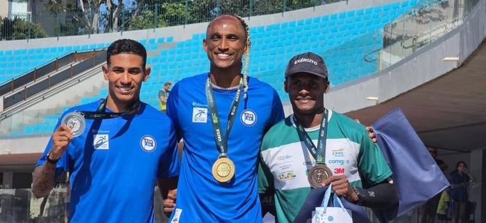 Alison dos Santos faz melhor tempo do mundo nos 400m com barreiras