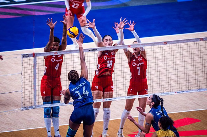 Brasil sofre virada da Turquia e amarga quinto vice da Liga das Nações de Vôlei
