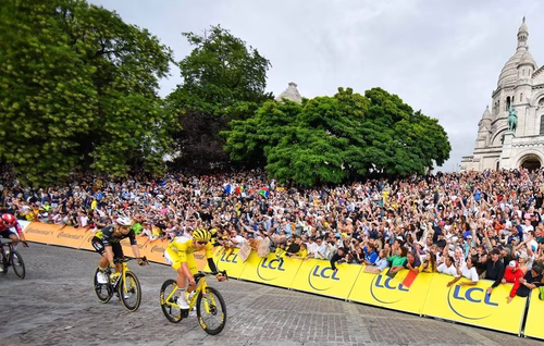 EN DIRECT Tour de France : Moins de km et trois passages par Montmartre, la dernière étape va envoyer du bois... Suivez le bouquet final avec nous