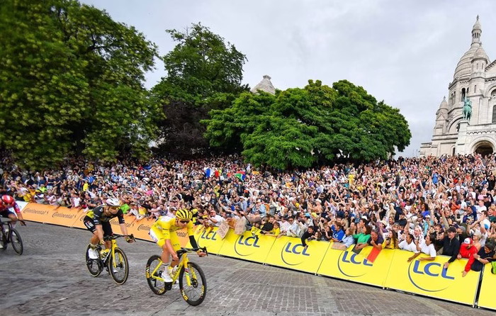 EN DIRECT Tour de France : Moins de km et trois passages par Montmartre, la dernière étape va envoyer du bois... Suivez le bouquet final avec nous