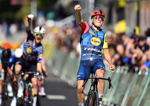 LIVE Tour de France 2026, tappa di oggi in DIRETTA: passerella finale per Pogacar, sarà volata agli Champs-Elisées