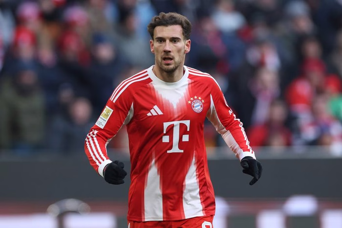 Goretzka, nessun contatto con il Barcellona: smentite le voci di mercato