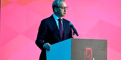 Wer folgt auf den sanktioinierten FIDE-Präsidenten Dworkowitsch?