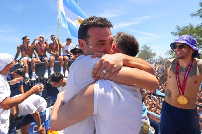 Lionel Scaloni: “Quien tiene un amigo argentino, tiene un tesoro”