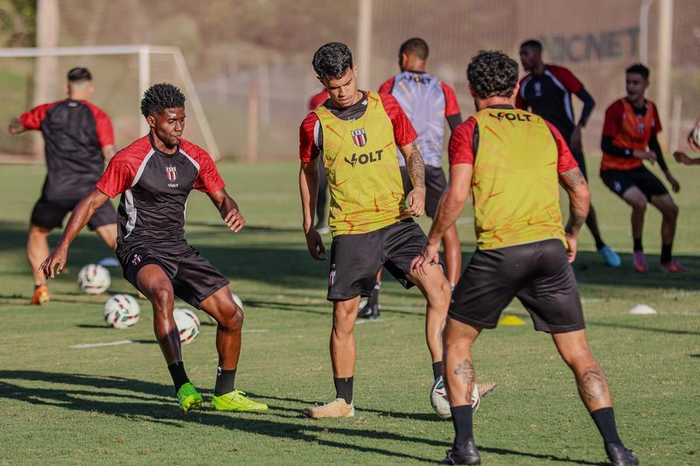 Botafogo-SP aposta na base e dupla ganha espaço no elenco
