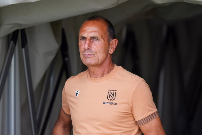 FC Nantes. "Je m'adapte aux joueurs que j'ai à ma disposition" : Der Zakarian justifie son système à cinq défenseurs
