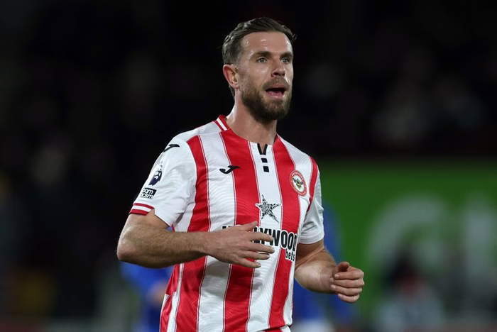 Chelsea, Xabi Alonso vuole esperienza: idea Henderson a zero. L'inglese apre all'addio al Brentford