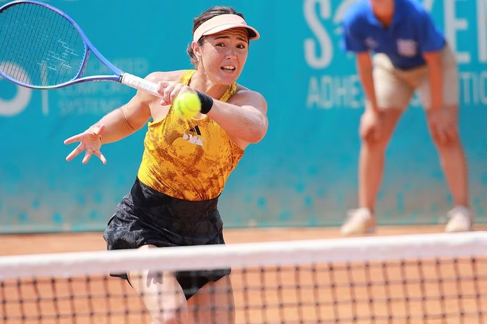 Cé vence em 3 sets na Bélgica, Carol domina duelo nacional na Argentina