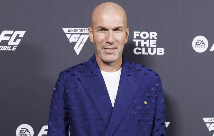 EN DIRECT Présentation de Zinédine Zidane : Effervescence au siège de la FFF… Suivez la conférence de presse du nouveau sélectionneur avec nous…
