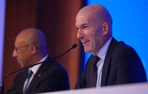 Zinédine Zidane sélectionneur des Bleus : « Un rêve » pour Zizou, qui a passé « cinq ans à attendre ce jour-là »... Revivez son grand oral avec nous