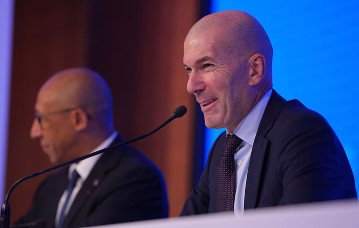 Zinédine Zidane sélectionneur des Bleus : « Un rêve » pour Zizou, qui a passé « cinq ans à attendre ce jour-là »... Revivez son grand oral avec nous
