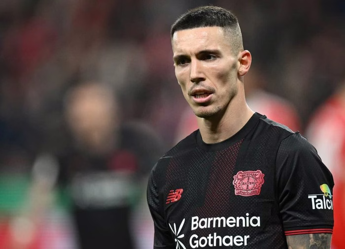 Bayer Leverkusen: Kicker bringt Medina und El Ouahdi als Abwehr-Kandidaten ins Gespräch