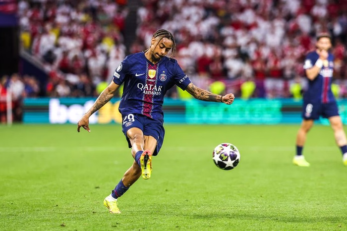 Liverpool envoie une première grosse offre pour Barcola