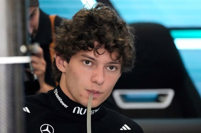 Kimi Antonelli prudente: “C’è ancora strada prima di raggiungere il livello di Verstappen”