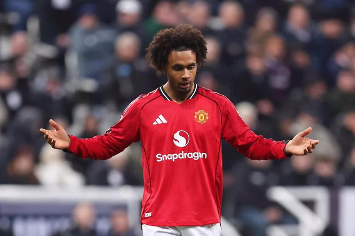 Zirkzee vor Leihe nach Turin: Juventus und Manchester United nehmen Verhandlungen auf