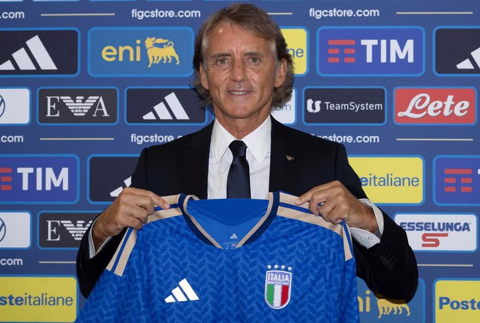 Mancini explica saída da seleção, projeta títulos e quer reconquistar torcida italiana