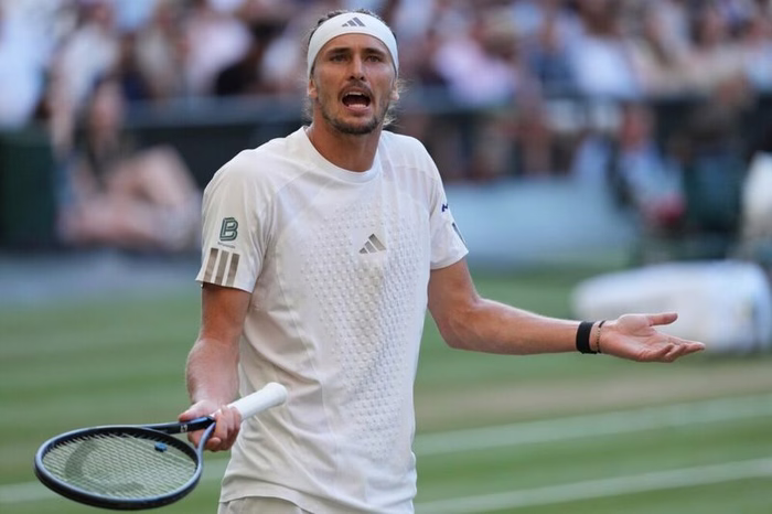 Zverev svela la preferenza tra Sinner e Alcaraz, poi la sorpresa: “Oro olimpico o Slam? La Germania era in fermento…”