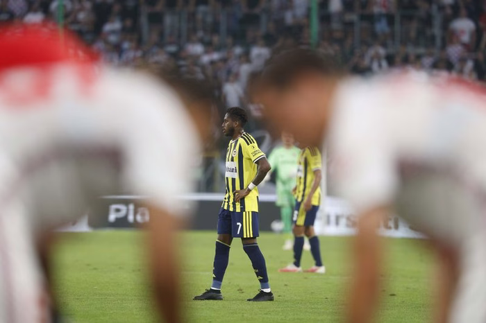 Na mira do Atlético-MG, Fred mantém mistério sobre futuro em post