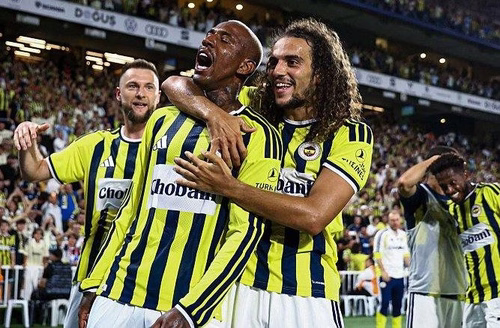 Brasileiro marca, e Fenerbahçe vai à última fase das qualificatórias da Liga dos Campeões