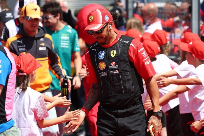 "Estarei mais forte": Hamilton confia em arrancada com Ferrari