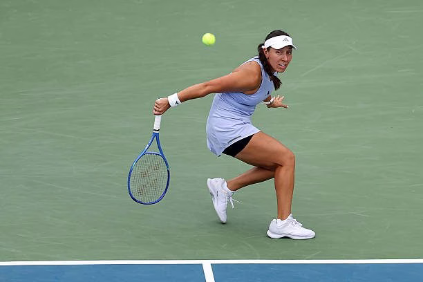 Pegula vira o jogo na estreia em Washington e enfrenta Kalinskaya