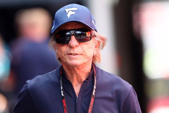 Emerson Fittipaldi destaca reação de Hamilton às críticas por idade