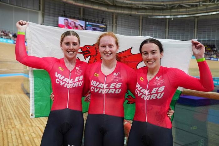 Emma Finucane powers Wales to gold in British show of force in Commonwealth Games team sprint