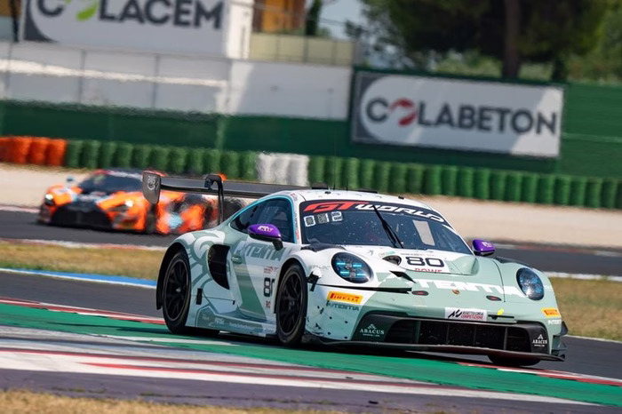 GTWC Europe, Porsche vince di forza race-2 a Magny-Cours
