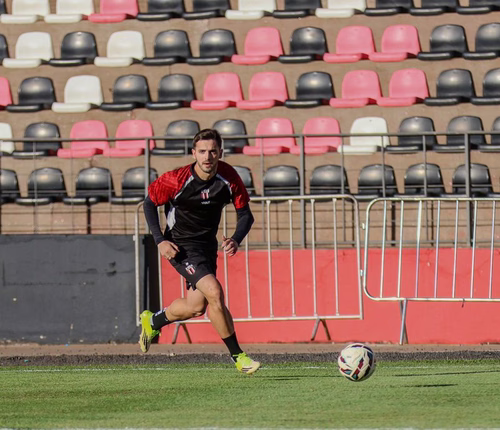 Tencati cita evoluções de Zé Hugo e Wesley para defender recuperação de Kelvin no Botafogo-SP